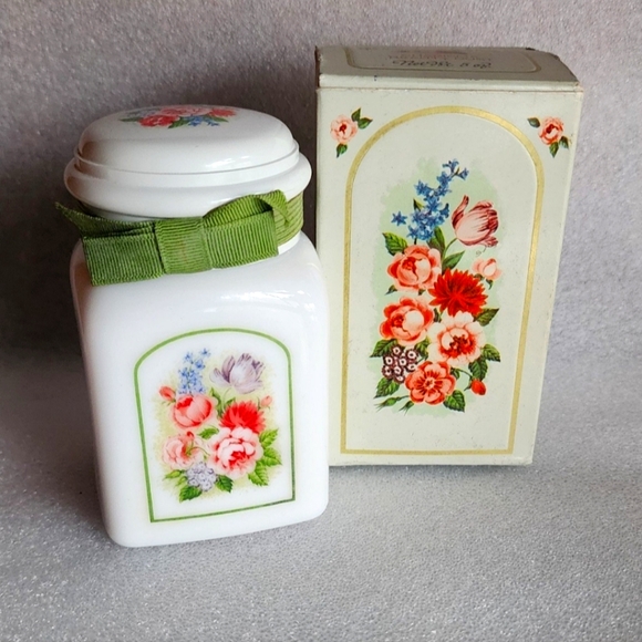 Avon * Rare New & Sealed Country Garden Charisma Beauty Dust 3pc Set - Picture 4 of 8